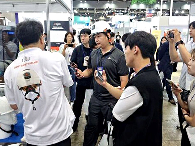 [더팩트]최신 산재예방 기술이 한자리에…‘북새통’ 이룬 안전보건박람회...